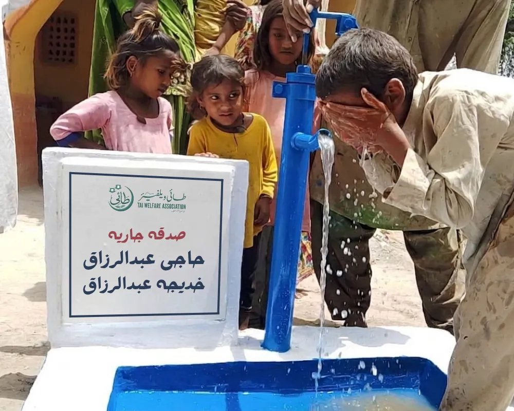 Volunteer distributing aid